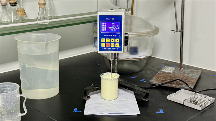 Inspeção de produtos semiacabados nos laboratórios de controle