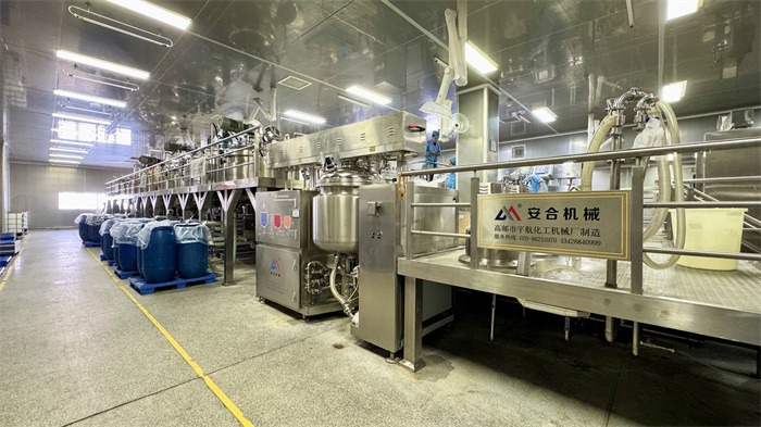 Mistura homogênea de ingredientes na fábrica da Aurora Health