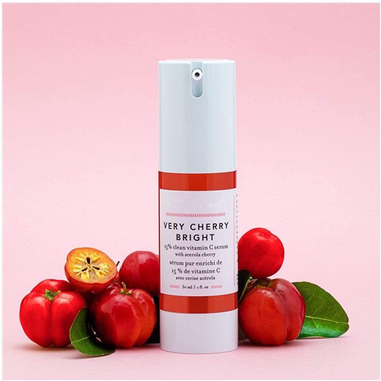 um Sérum Facial Iluminador de Vitamina C Muito Cereja com Ácido Hialurônico