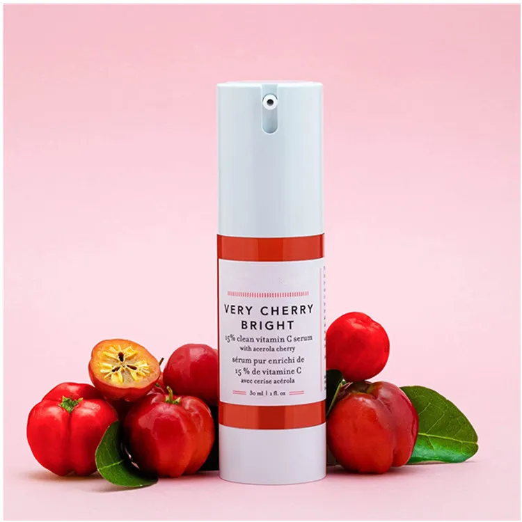 um Sérum Facial Iluminador de Vitamina C Muito Cereja com Ácido Hialurônico