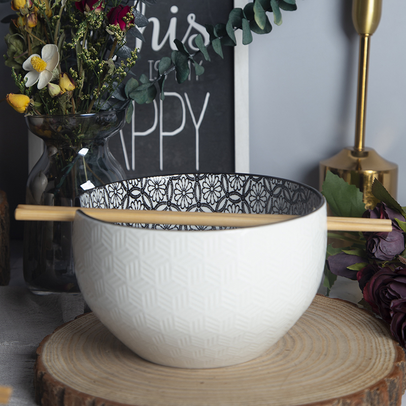 Japanese Style Bowl Inside Pad Printing Outside Embossed Porcelain Ramen Bowl with Chopsticks