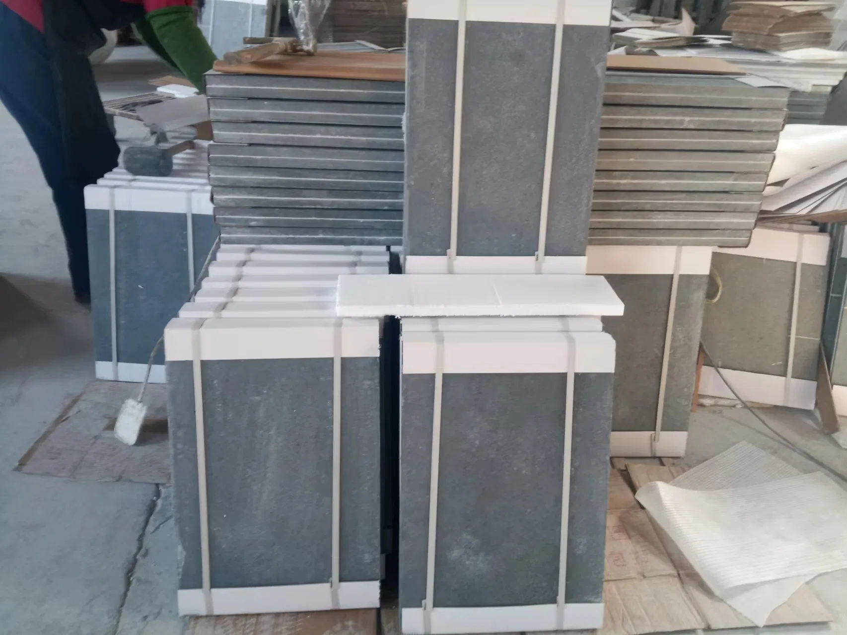 Refractory Silicon Carbide Sic Kiln Furniture Ceramic Plate for Ceramic High Temperature Furnace Daily Ceramic Porcelain Factory Firing Ceramic Ware &amp; Kiln Furn