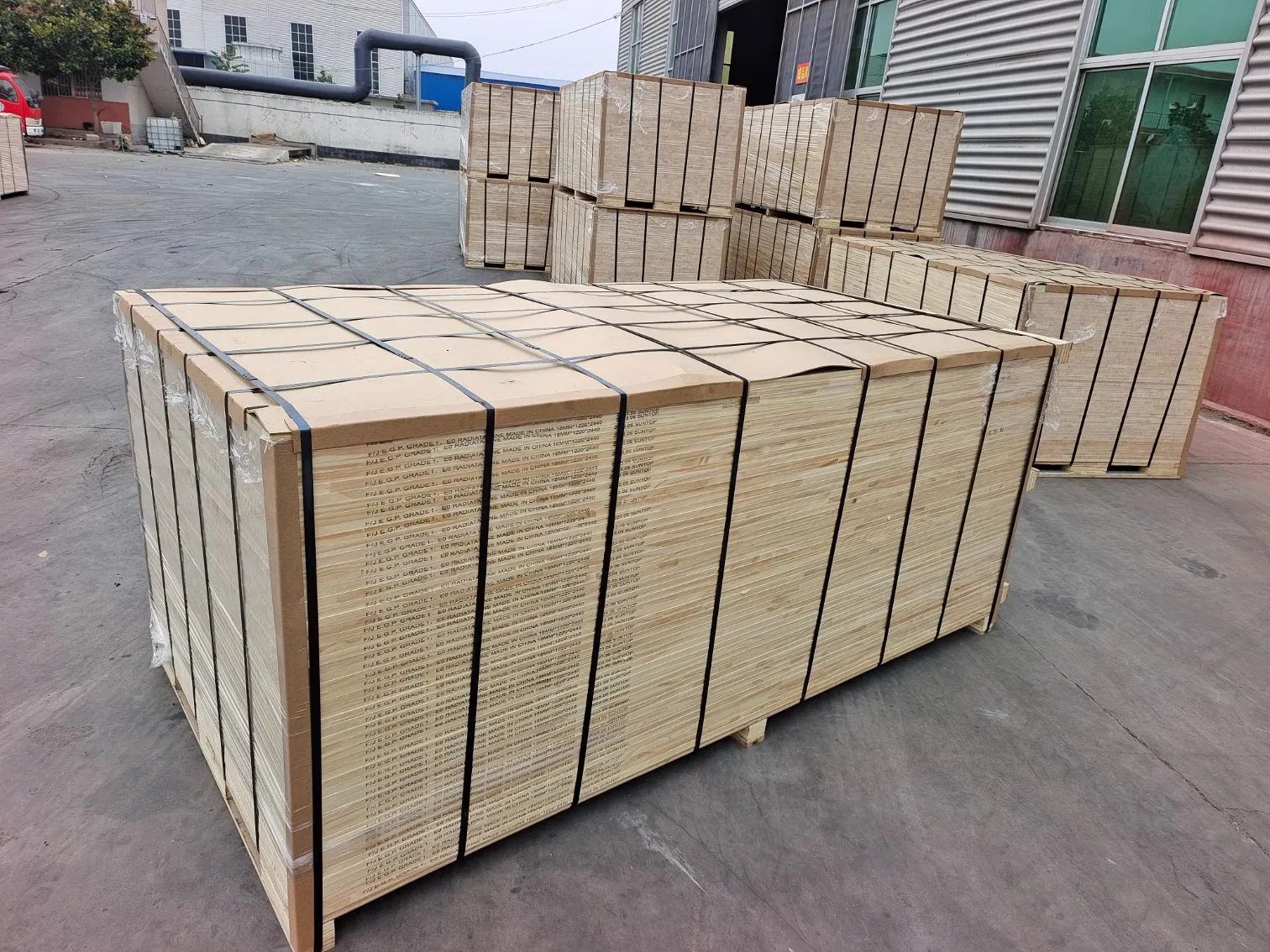 Radiata Pine Laminated Wood Board for Kitchen Countertop Butcher Block