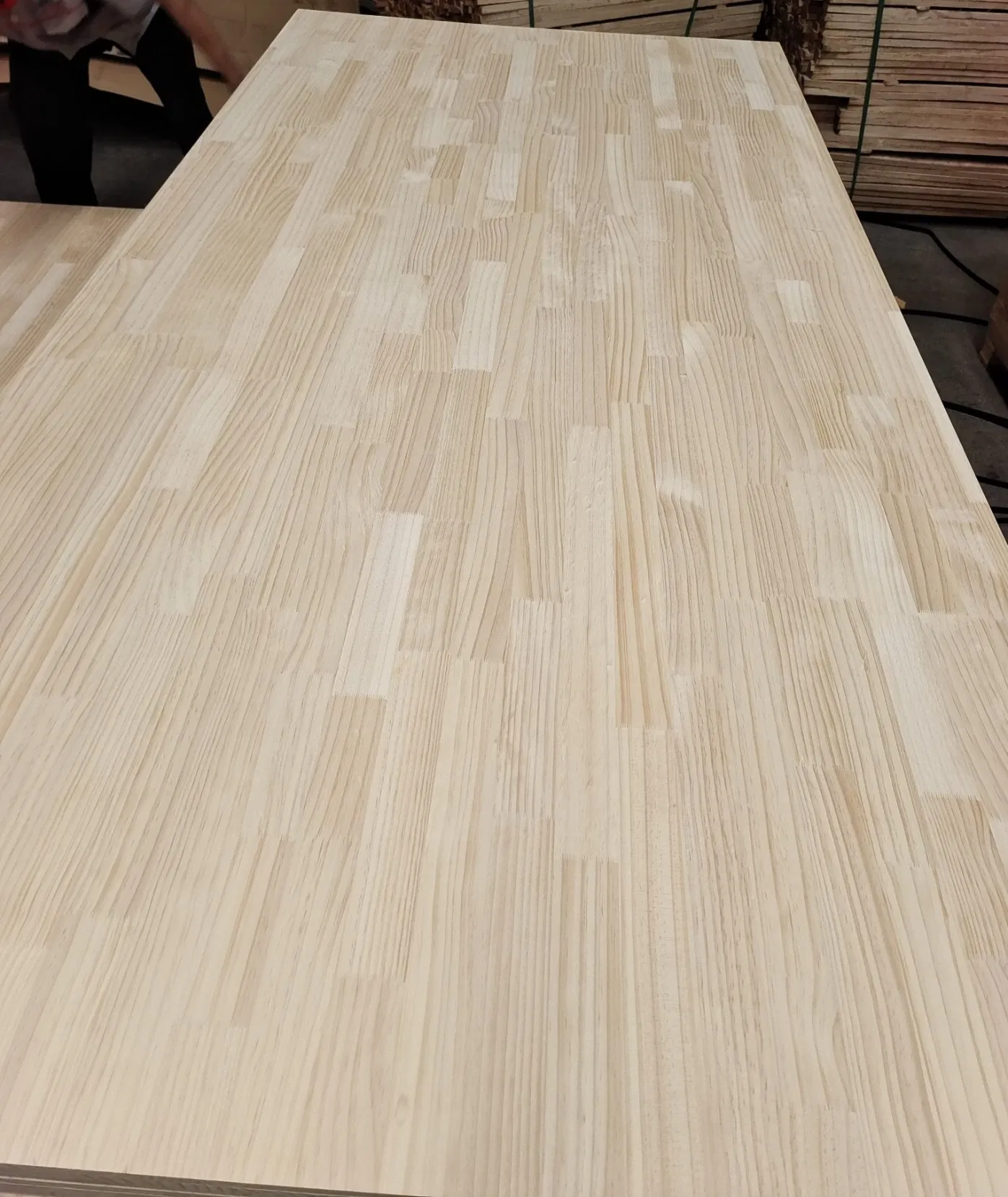 Radiata Pine Laminated Wood Board for Kitchen Countertop Butcher Block