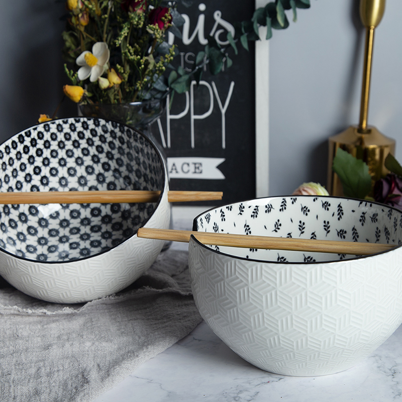 Japanese Style Bowl Inside Pad Printing Outside Embossed Porcelain Ramen Bowl with Chopsticks