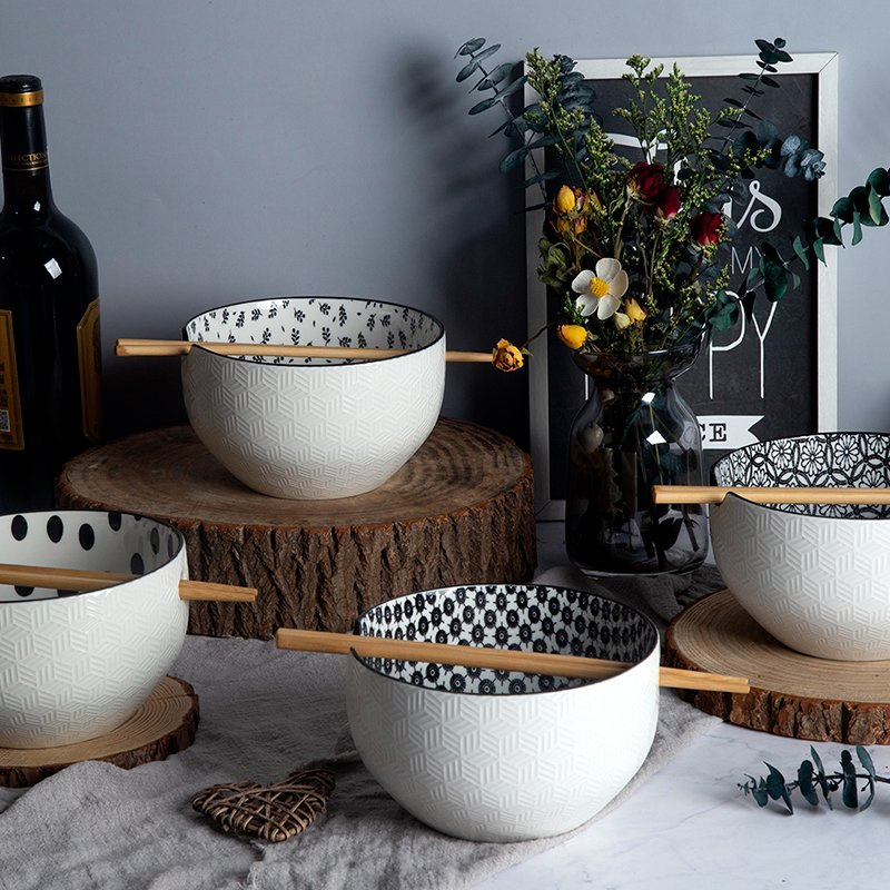 Japanese Style Bowl Inside Pad Printing Outside Embossed Porcelain Ramen Bowl with Chopsticks