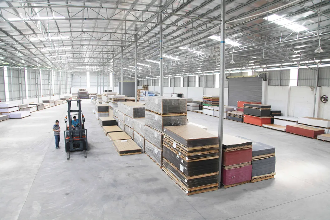 Acrylic Shelf Production Workshop