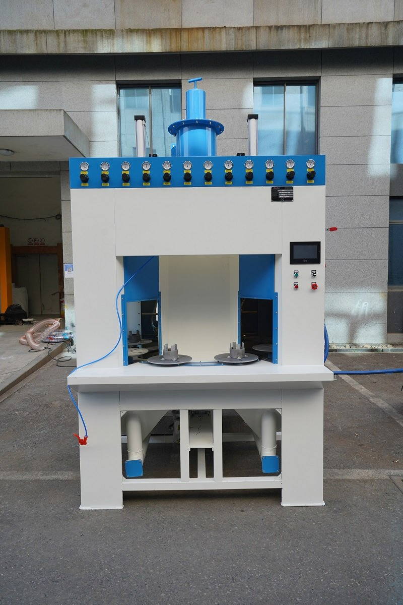 Popular Large Output Automatic Sandblaster Dry Type Rotary Table Sand Blasting Machine
