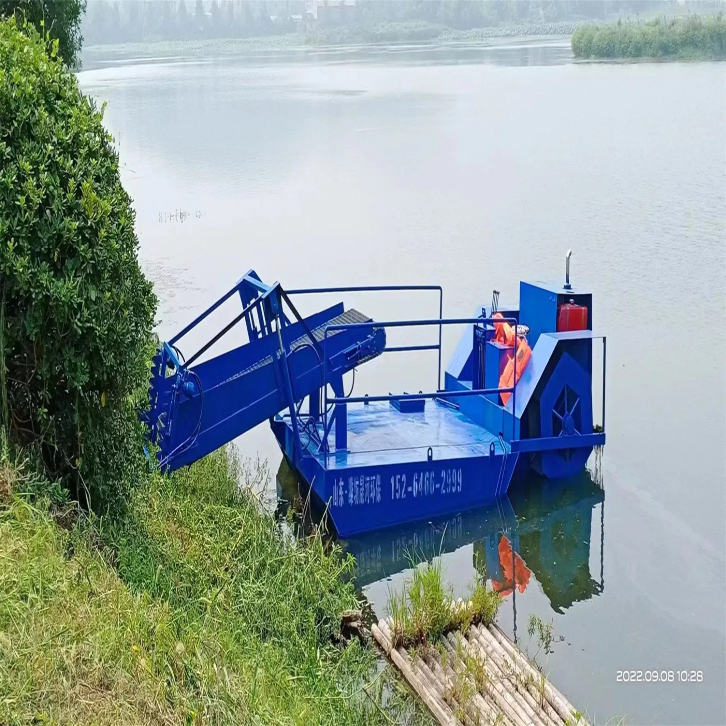 Reliable Quality Aquatic Weed Skimming Equipment for Lake/River Surface Cleaning