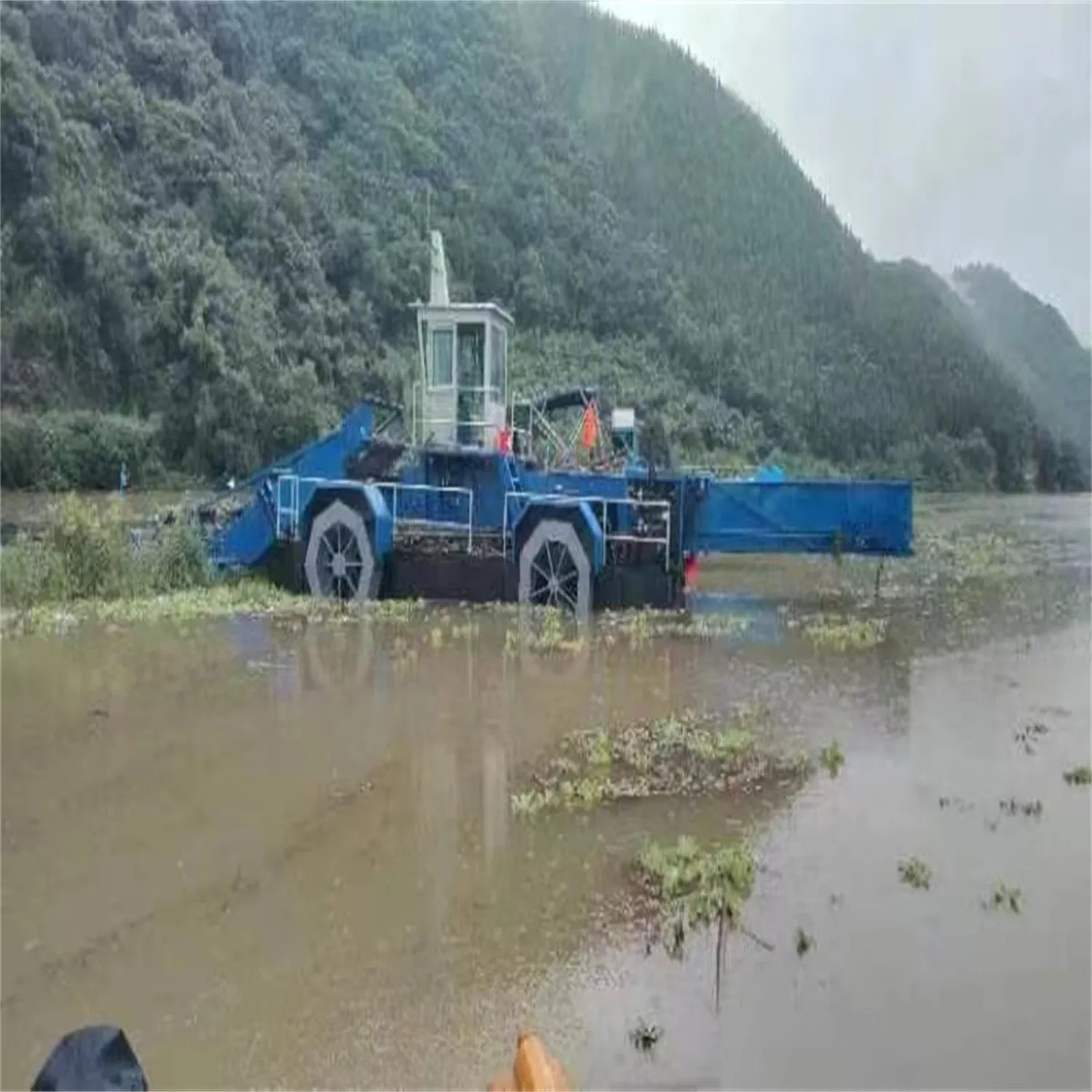 Reliable Quality Aquatic Weed Skimming Equipment for Lake/River Surface Cleaning