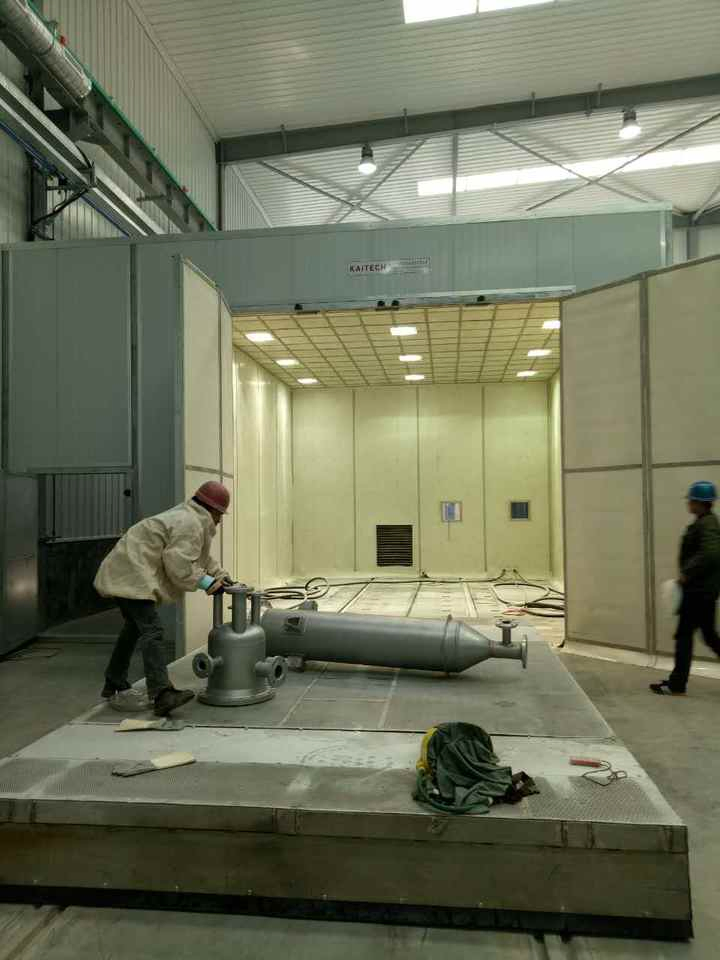 Electric Grinder Steel Sandblasting Chamber, Equipped with Dust Removal and Abrasive Recovery System.