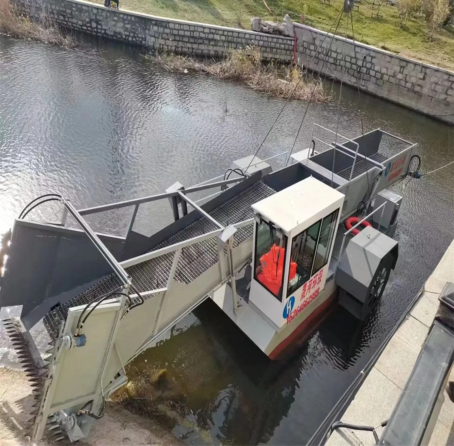 Reliable Quality Aquatic Weed Skimming Equipment for Lake/River Surface Cleaning