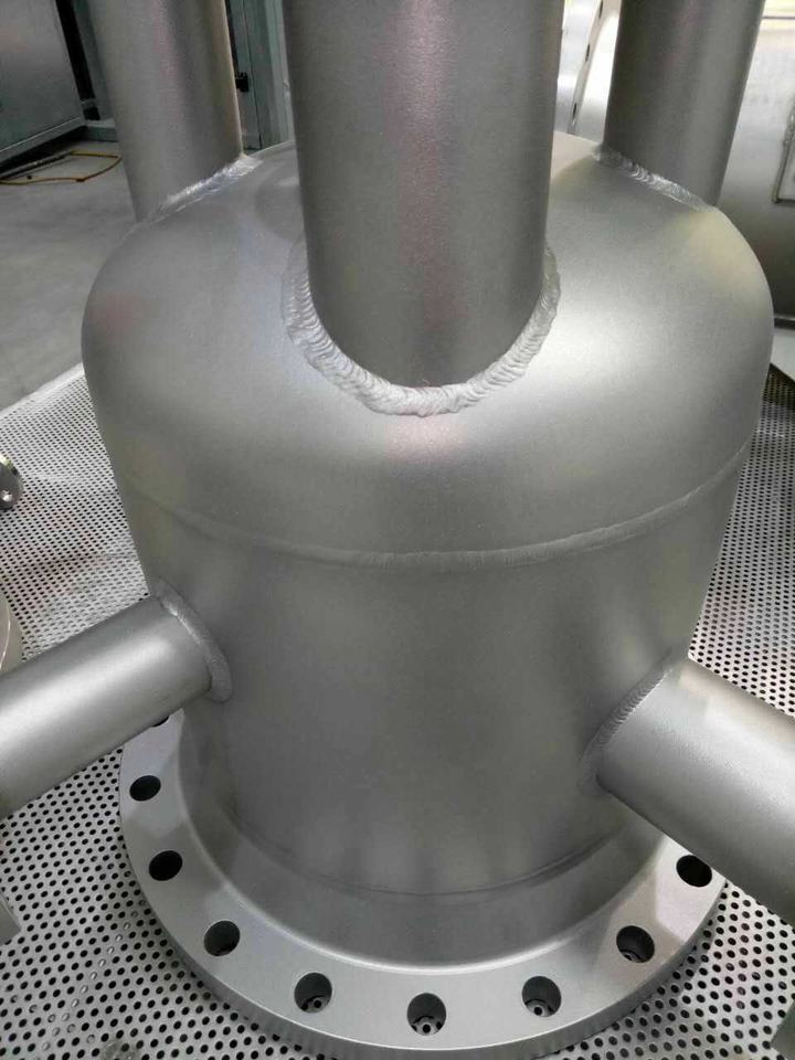 Electric Grinder Steel Sandblasting Chamber, Equipped with Dust Removal and Abrasive Recovery System.