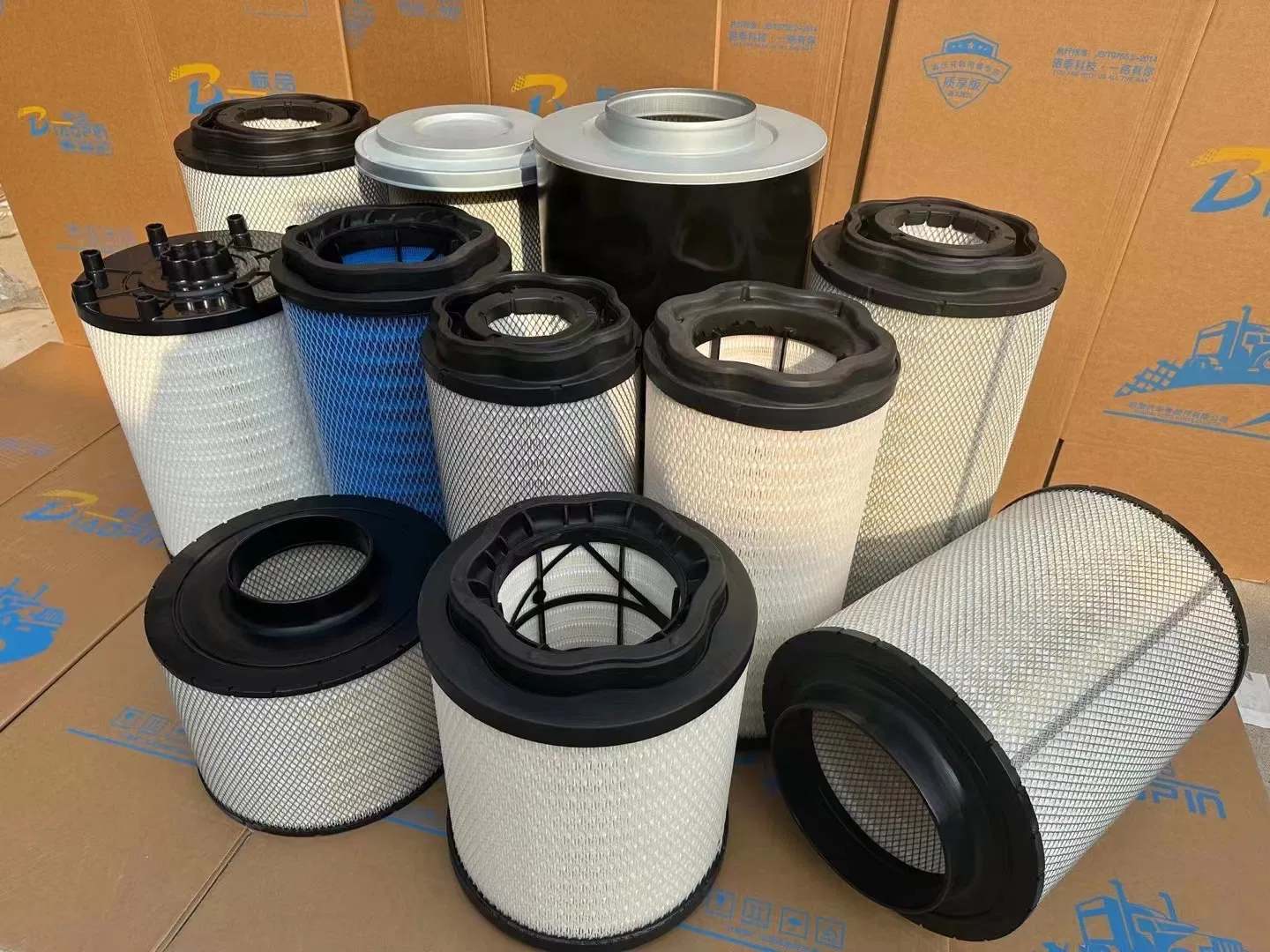 Air Filter Replacement for Weichai Diesel Engine Parts 612600114993A 13074774 860131611 Construction Machinery Parts