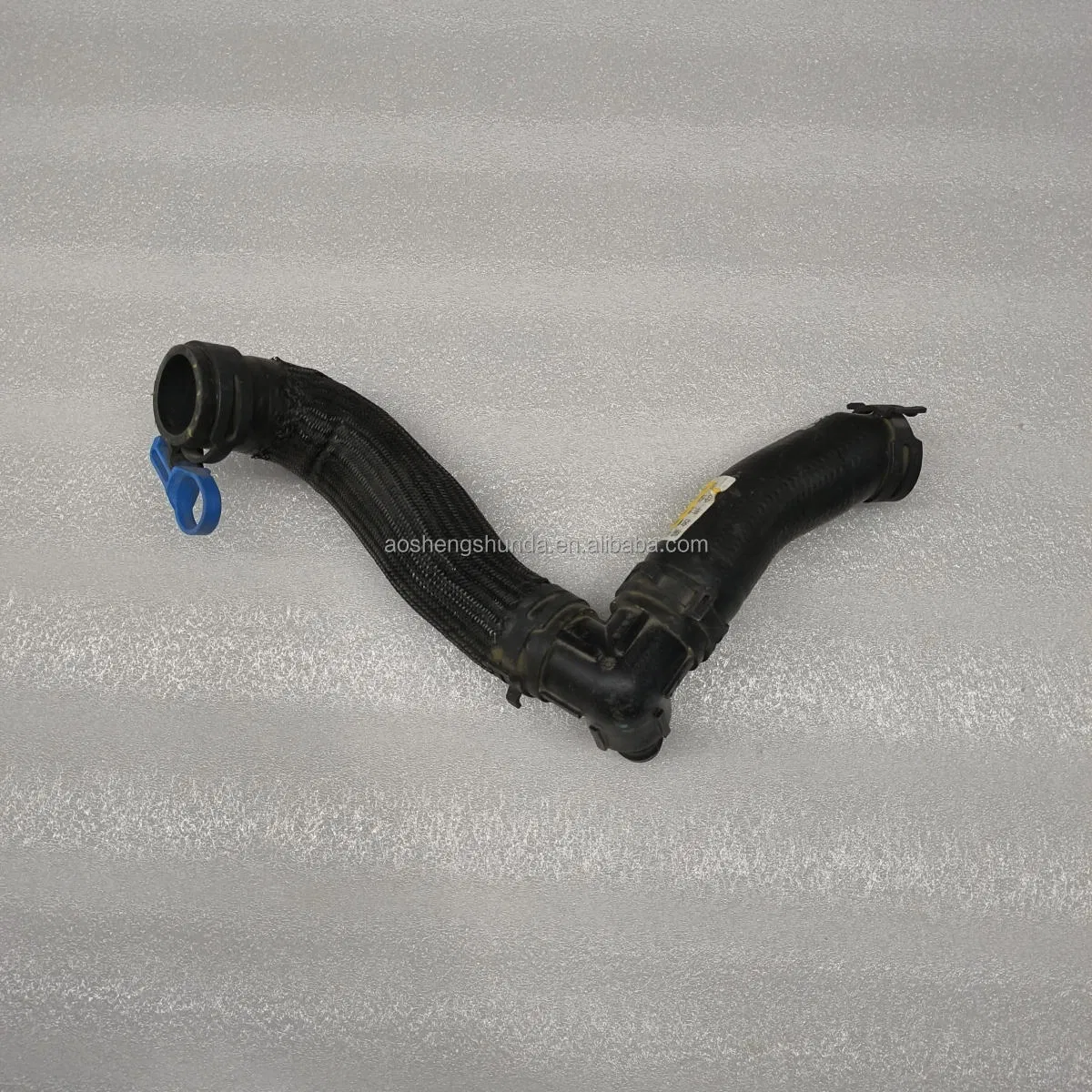 High Quality Car Engine Radiator Outlet Hose 26220298 26364607 for Bu-Ick 20 Encore Che-Vrolet Tracker Bu-Ick Verano