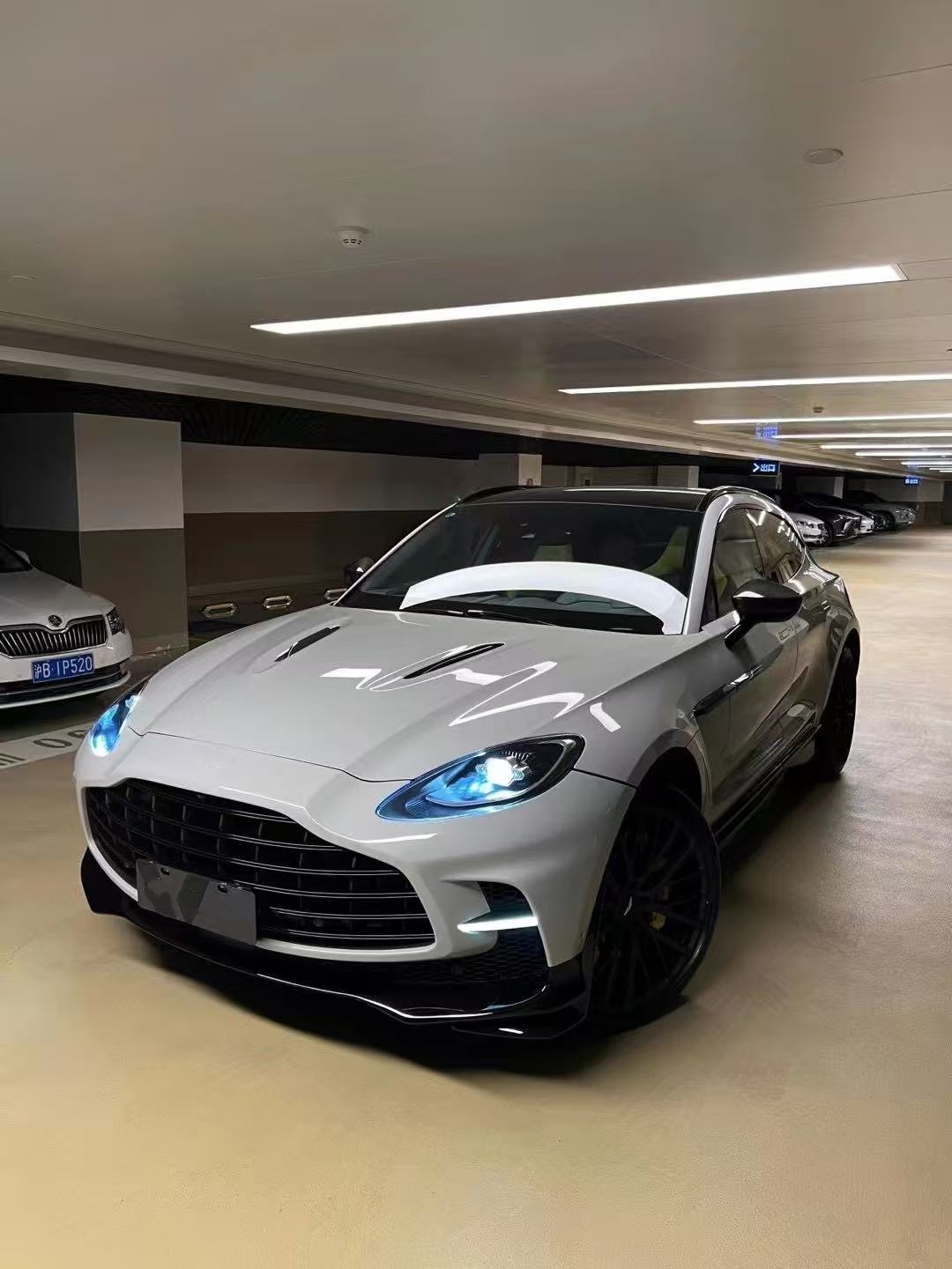 For Aston Martin DBX 707 Carbon Fiber Body Kit DBX707 Front Rear Bumpers Side Skirts Diffuser Hood DBX707 Body Kit