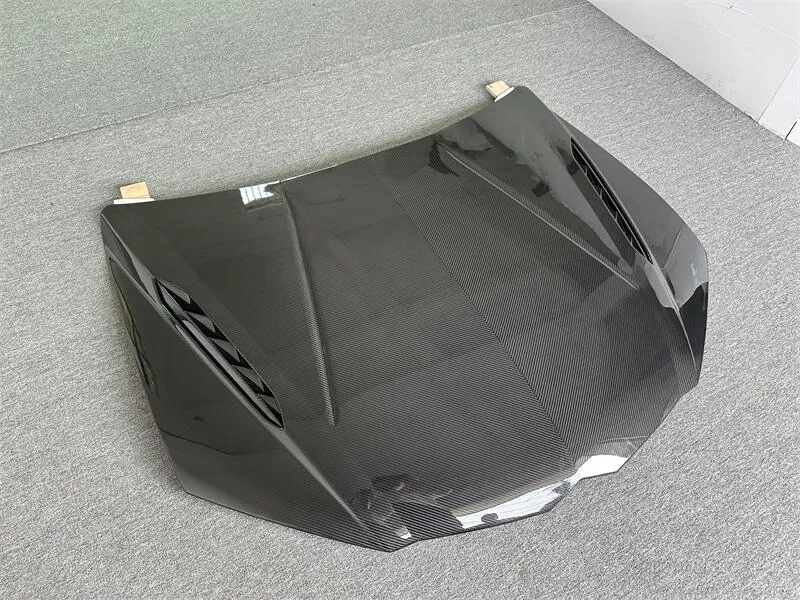 Urus Carbon Hood 6