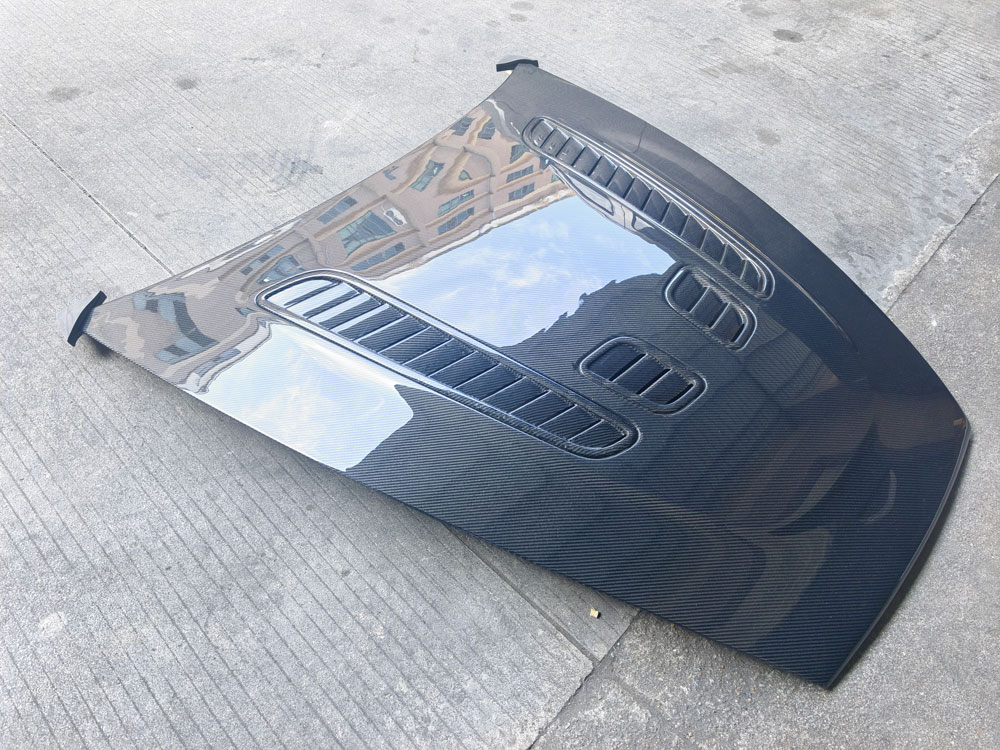 For Aston Martin Vantage V12 S 2007-2017 Front Carbon Fiber Hood Bonnet with Carbon Vents