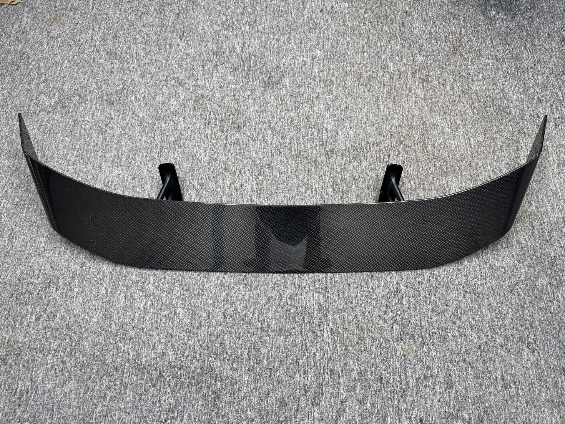 High Quality Carbon Fiber Rear Spoiler for Aston Martin Vantage 2018+ High Quality Rear Trunk Wing Car Auto Parts Accessories