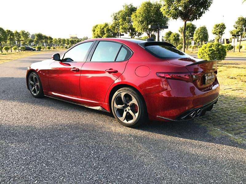 Carbon Fiber Side Skirts for Alfa Romeo Giulia 2017-2020 Body Kit