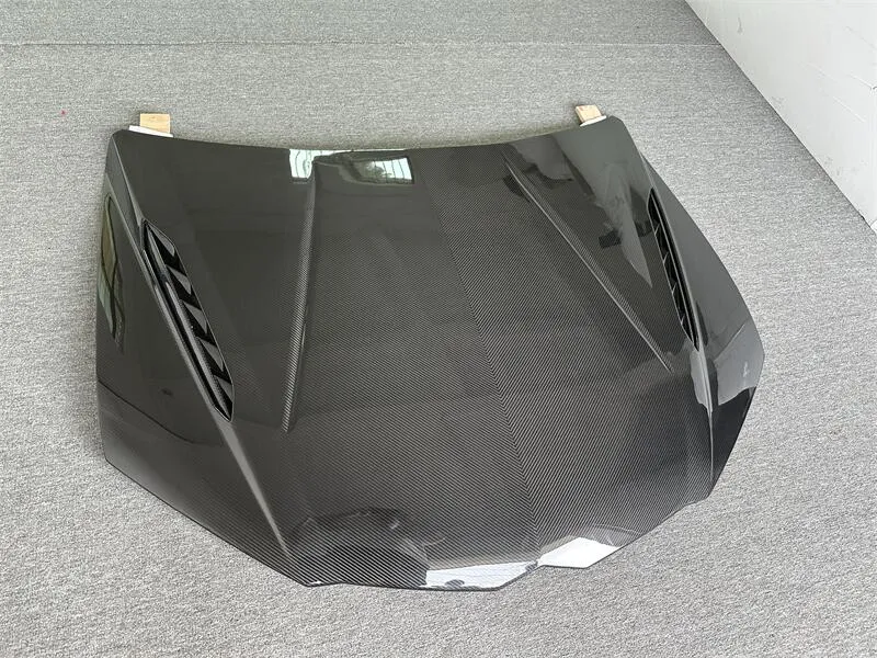 Urus Carbon Hood 7