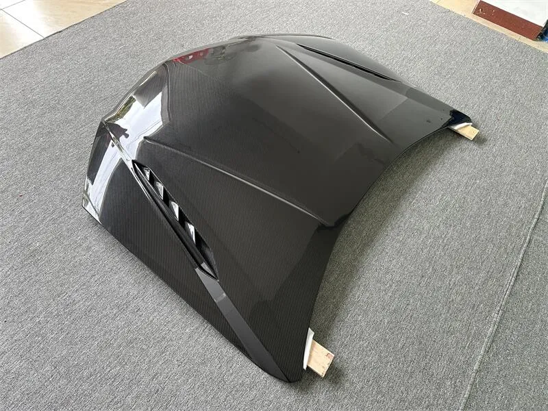Urus Carbon Hood 8