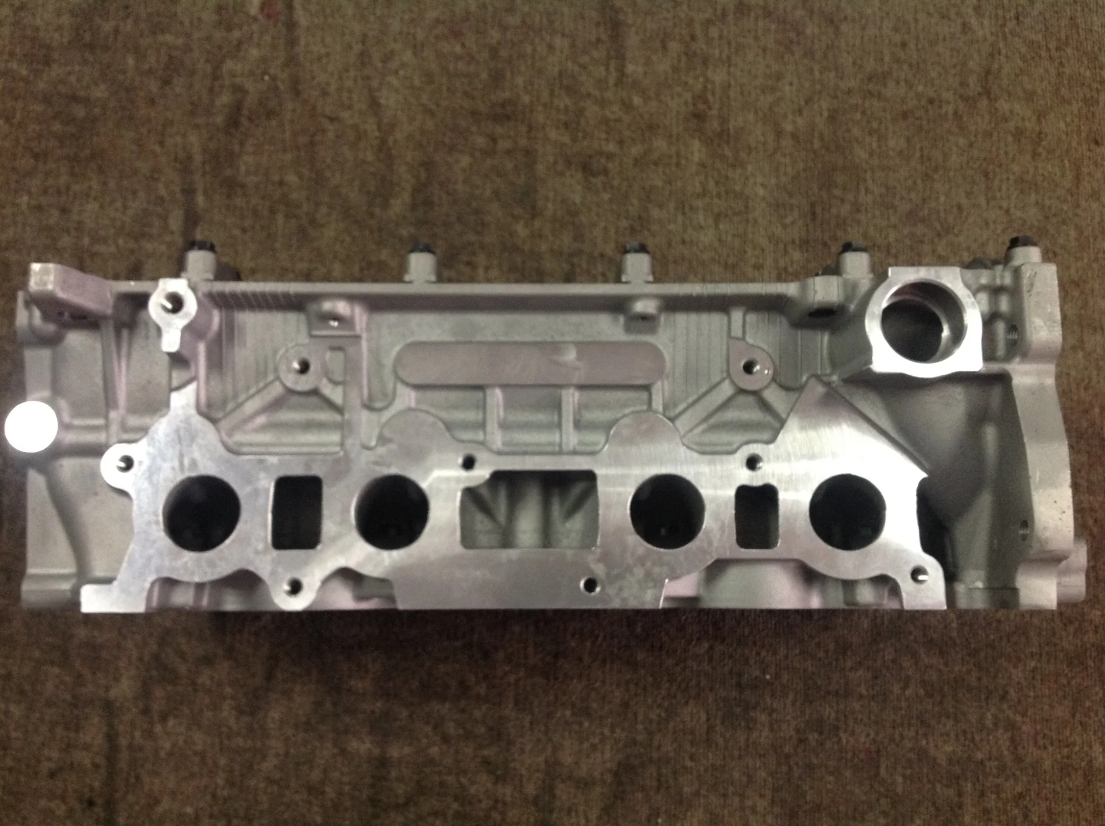 Toyota 1tr-Fe 11101-75141 11101-0c010 Cylinder Head Car Parts Car Accessory