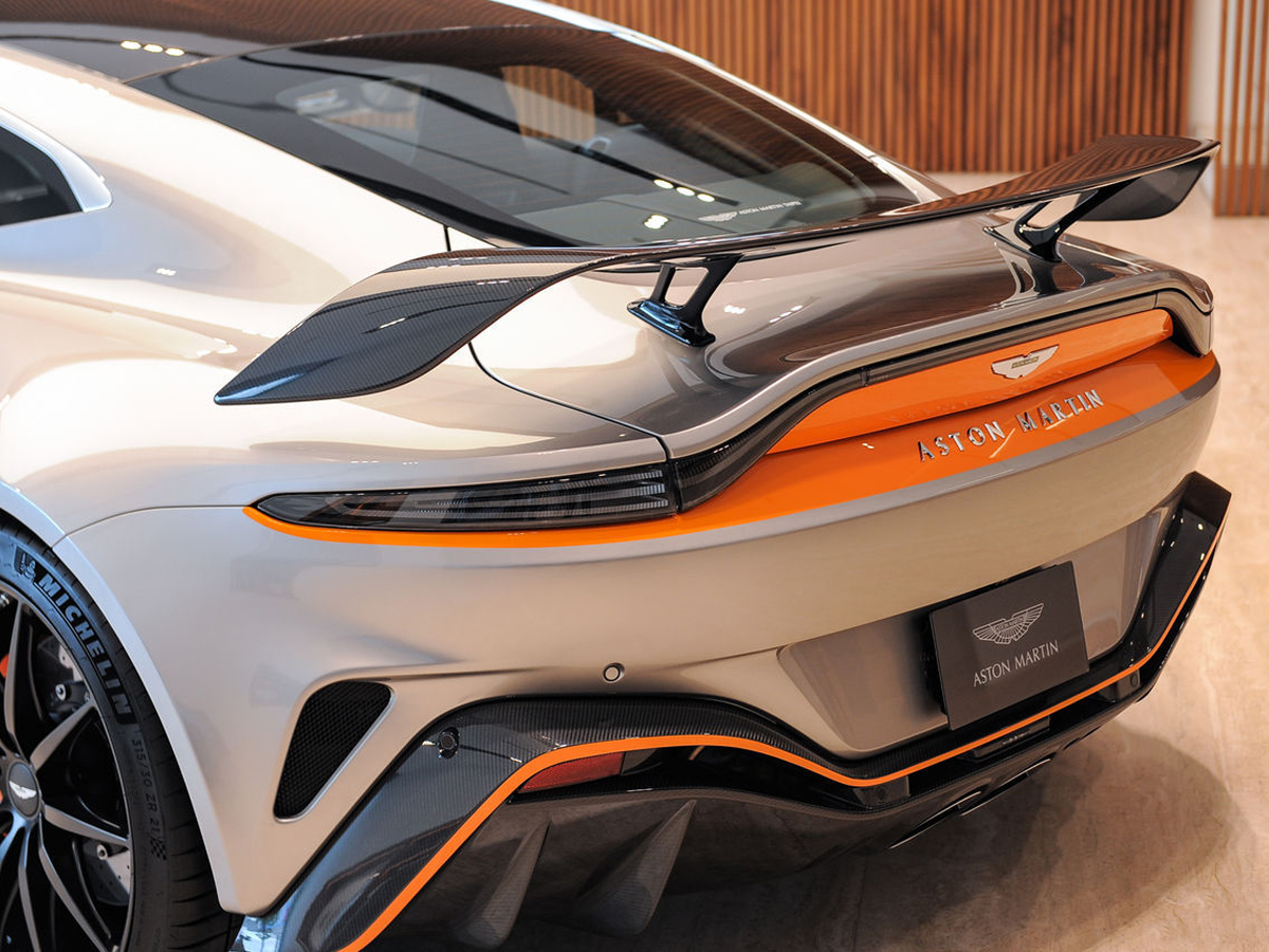 Aston Martin Vantage Upgrades V12 Style Auto Parts Dry Carbon Fiber Body Kit Automotive Accessories for Aston Martin Vantage