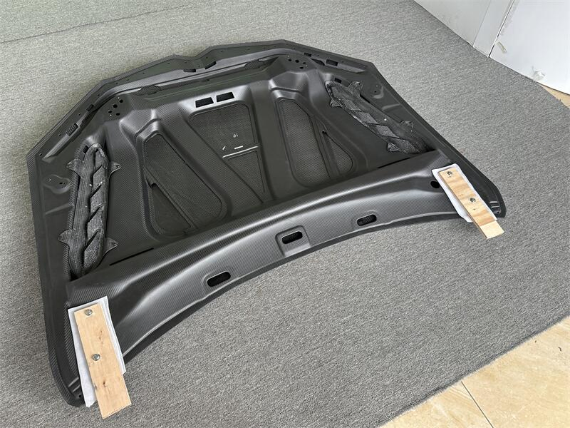 Car Accessories for Urus Carbon Fiber Performante Style Front Hood Bonnet Engine Cover for Lamboghini Urus Body Kit
