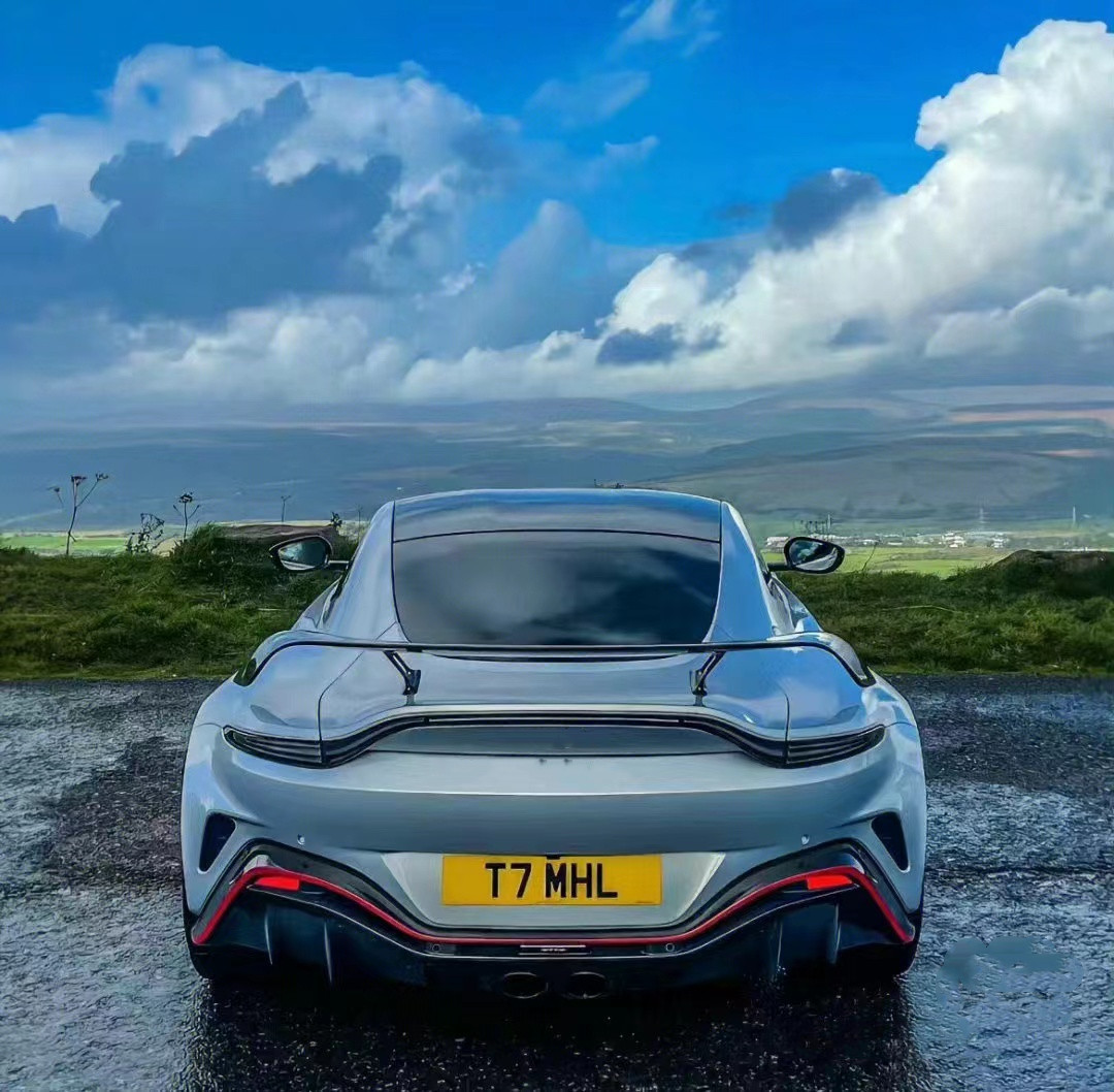 ZNDR Aston Martin Vantage Body Kit Upgrade New Condition Carbon Fiber V12 F1-Style Front Rear Bumper Spoiler Self-adhesive 2020-