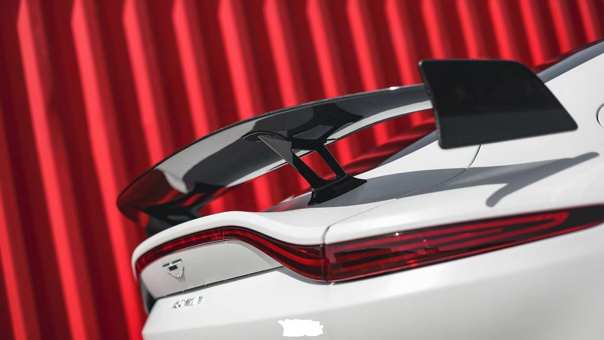 Dry Carbon Fiber Body Kit Spoiler Bumper Diffuser for Aston Martin Vantage F1 Rear Wing