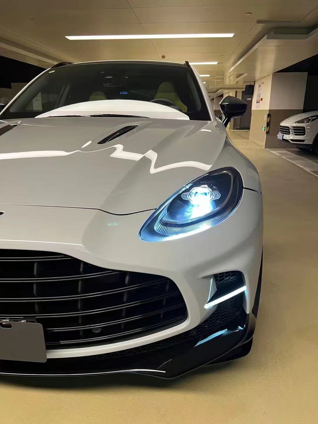 For Aston Martin DBX 707 Carbon Fiber Body Kit DBX707 Front Rear Bumpers Side Skirts Diffuser Hood DBX707 Body Kit