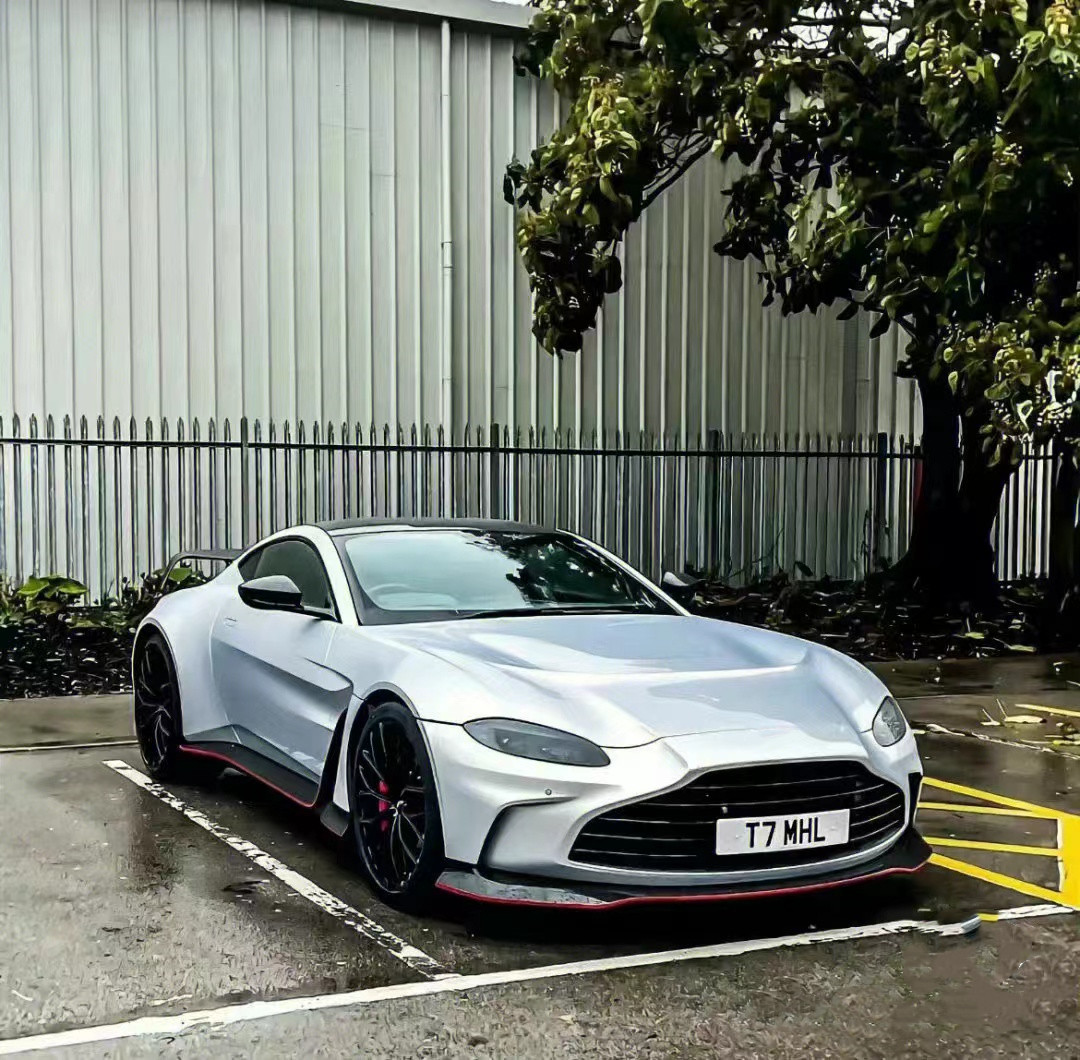 ZNDR Aston Martin Vantage Body Kit Upgrade New Condition Carbon Fiber V12 F1-Style Front Rear Bumper Spoiler Self-adhesive 2020-