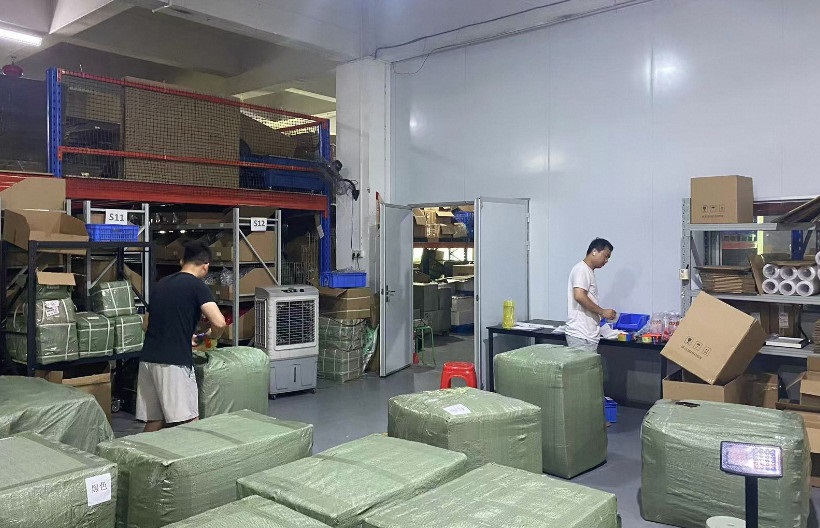 Final inspection and packing of finished automotive filters