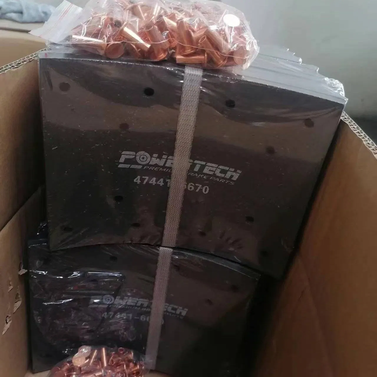 New Upgraded Good Heat Dissipation Brake Pads Safety Car Accessory Front Rear Brake Pads for Passenger Vehicle Car