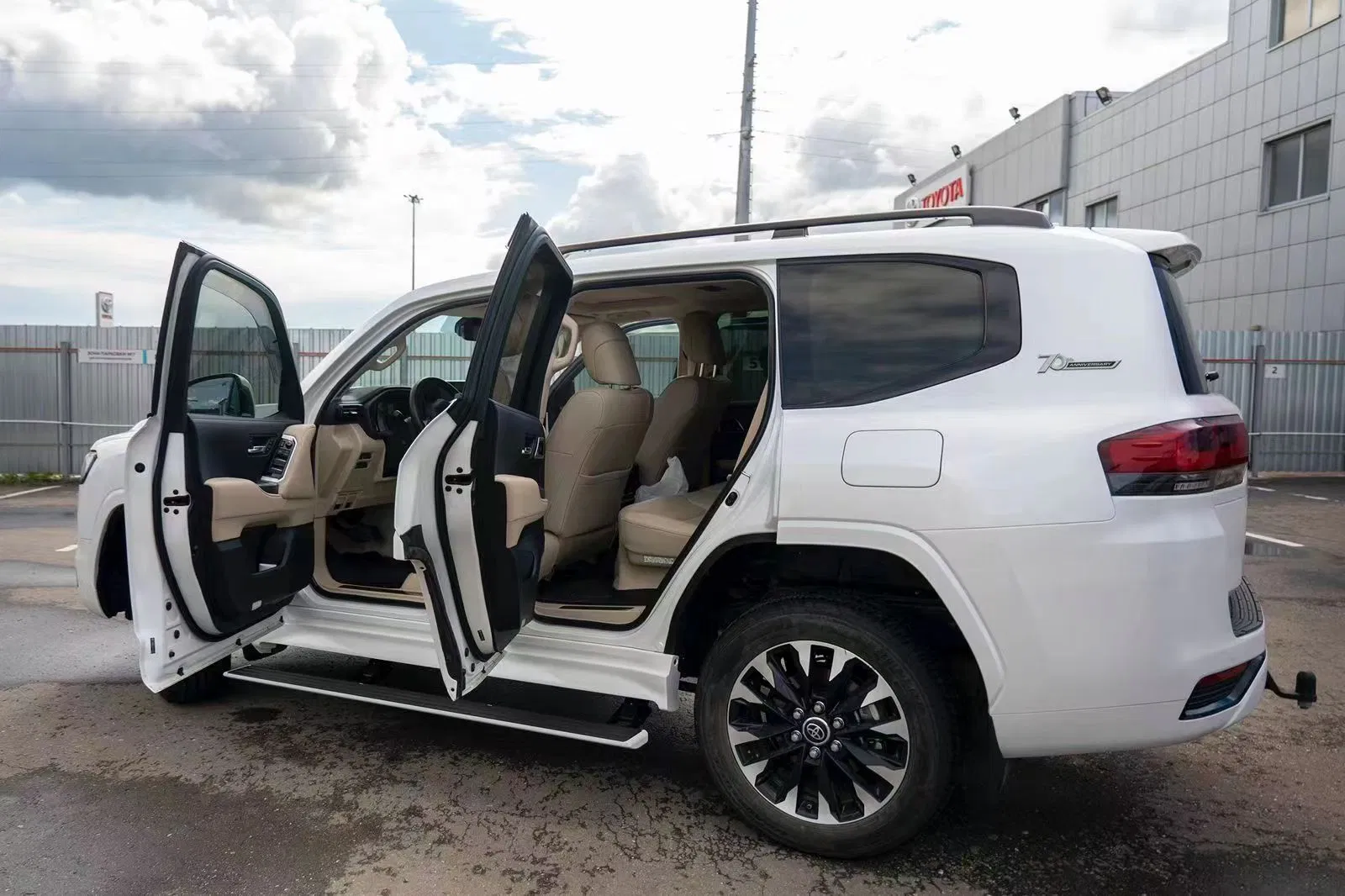 Weijia Universal 4X4 Auto Accessories Run Automatic Power Electric Running Board Car Side Step for Toyota Land Cruiser LC300