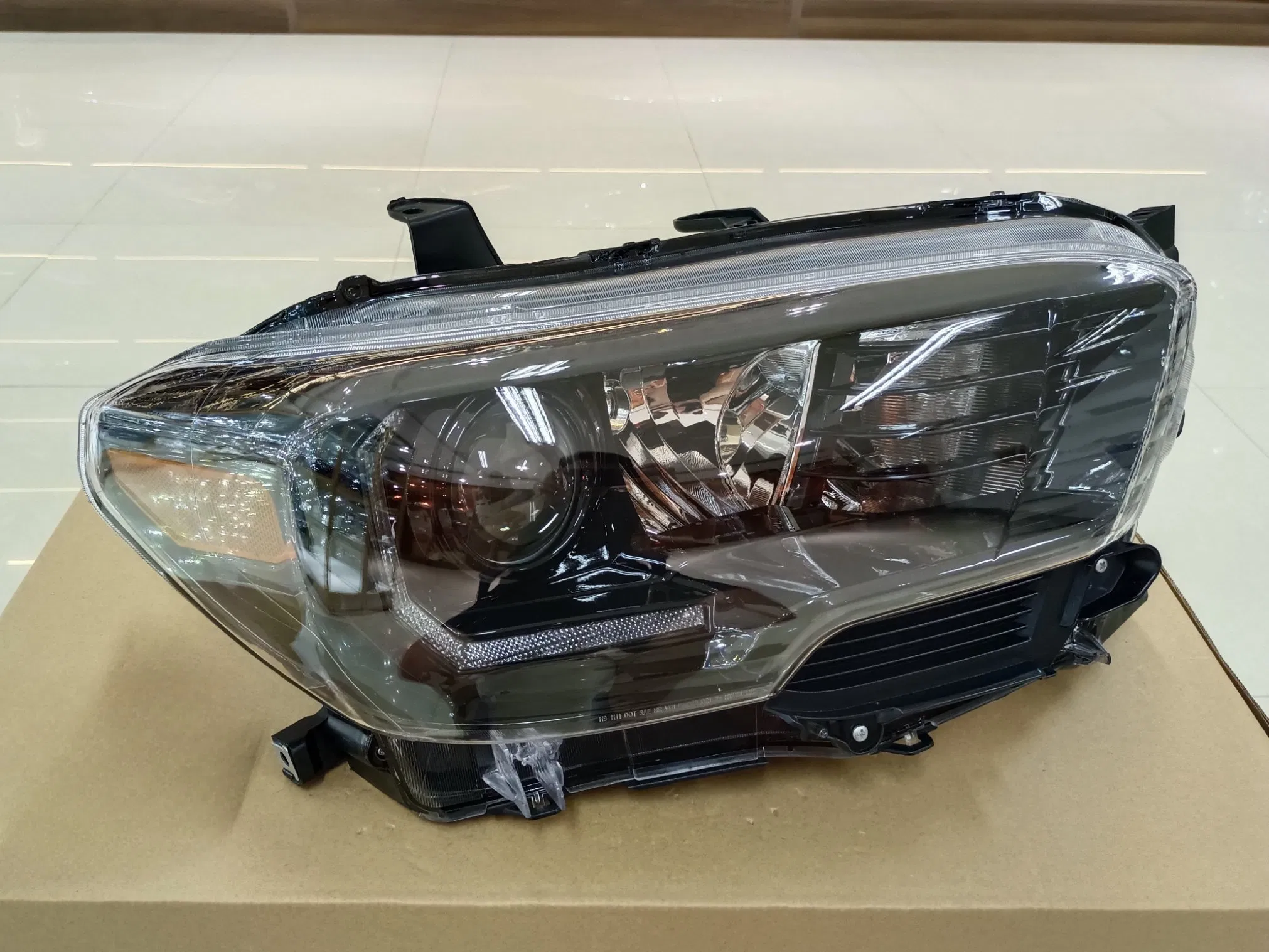 Wholesale Japanese Car Lighting System Car Accessories 2016 for Toyota Tacoma Headlights