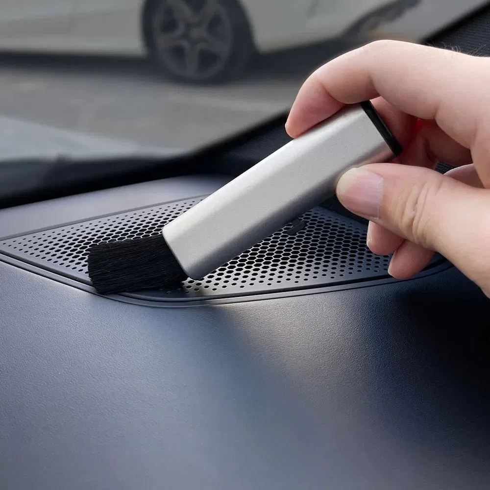 Universal Car Air Vent Cleaning Dust Brush Auto Accessories for Volvo Tesla Suzuki Skoda VW Smart Seat Subaru Ssangyong Vauxhall Silver
