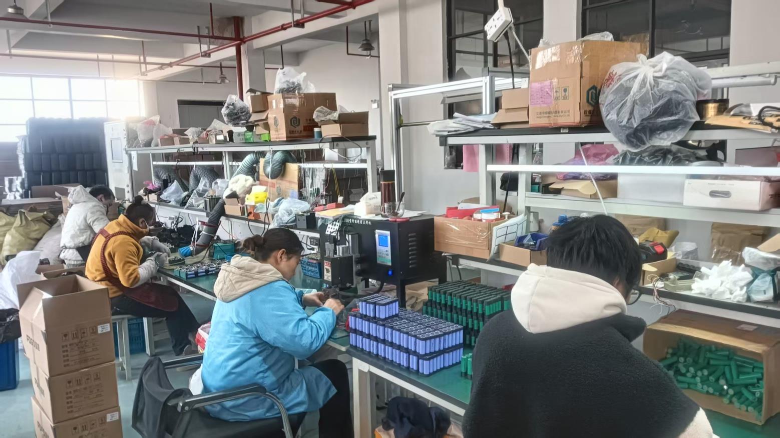 Linha de montagem de baterias — Battery Assembling Line MetroZip