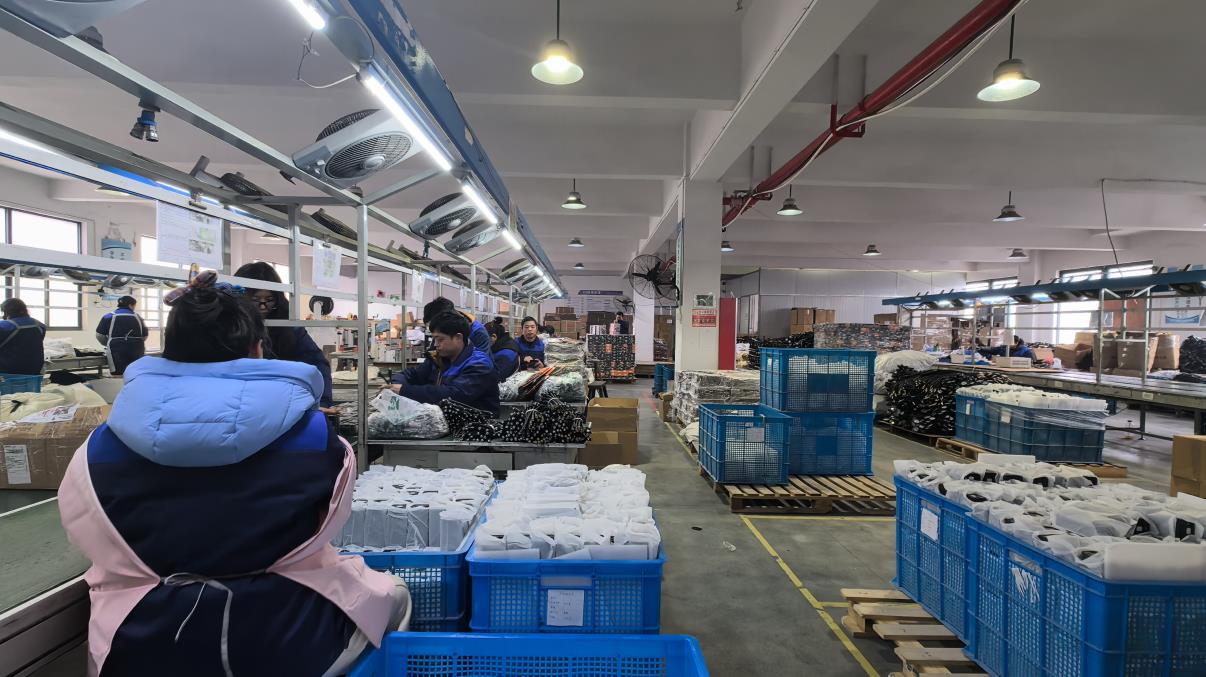 Linha de montagem da fábrica Yuyao MetroZip Auto Co., Ltd. — produção de acessórios automotivos