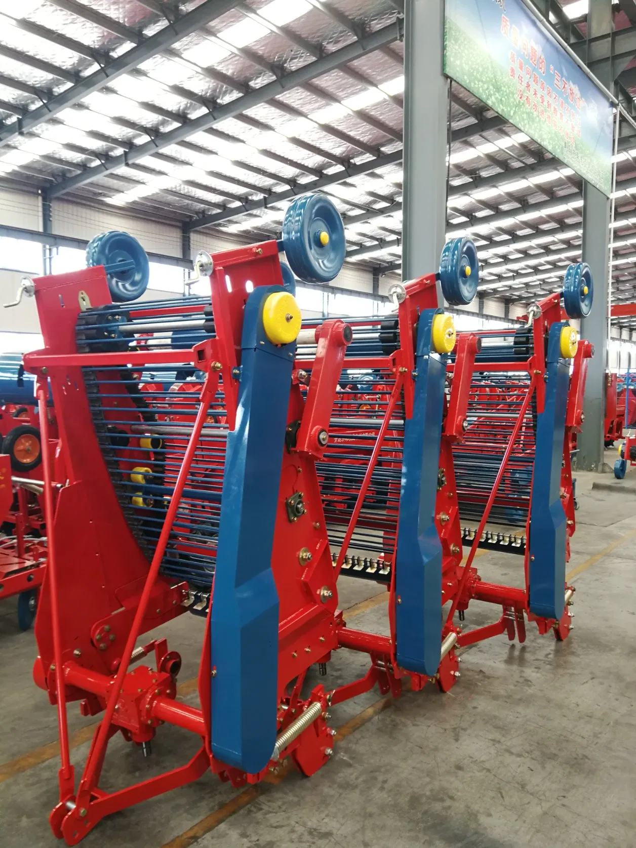 Colheitadeira de Batata para Trator Pneus Flutuantes Uso Agrícola Peças Preço de Atacado Digger de Batata Doce