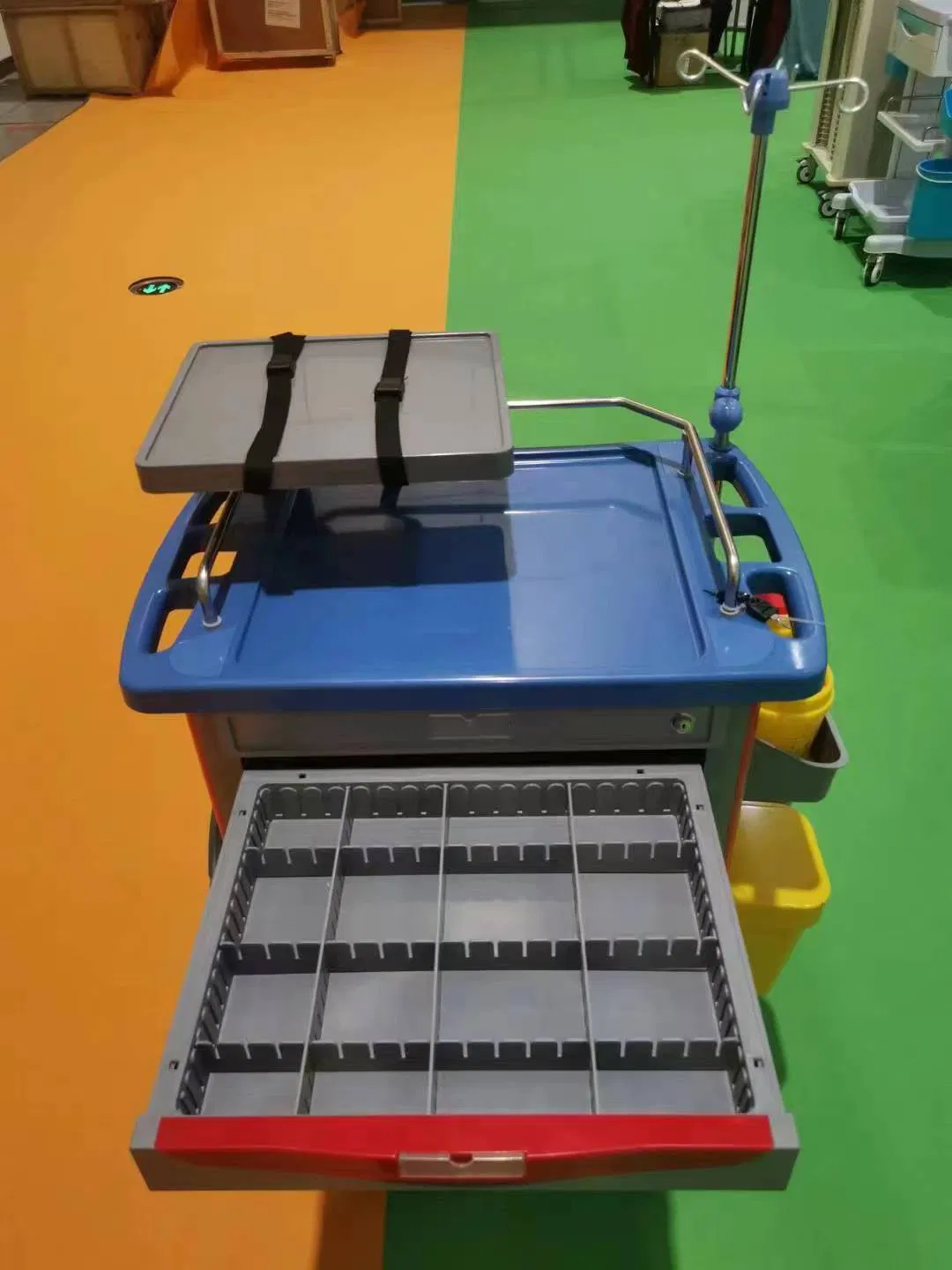 Cheaper Hospital ABS Plastic Mobile Emergency Trolley Medical Resuscitation Crash Cart