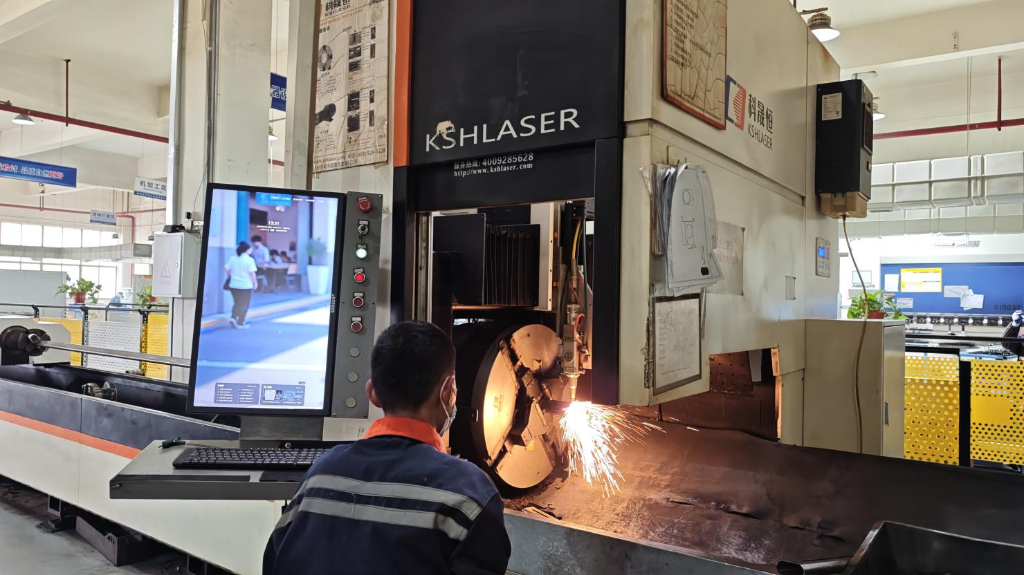 Tube cutting process in Avelar Medical manufacturing