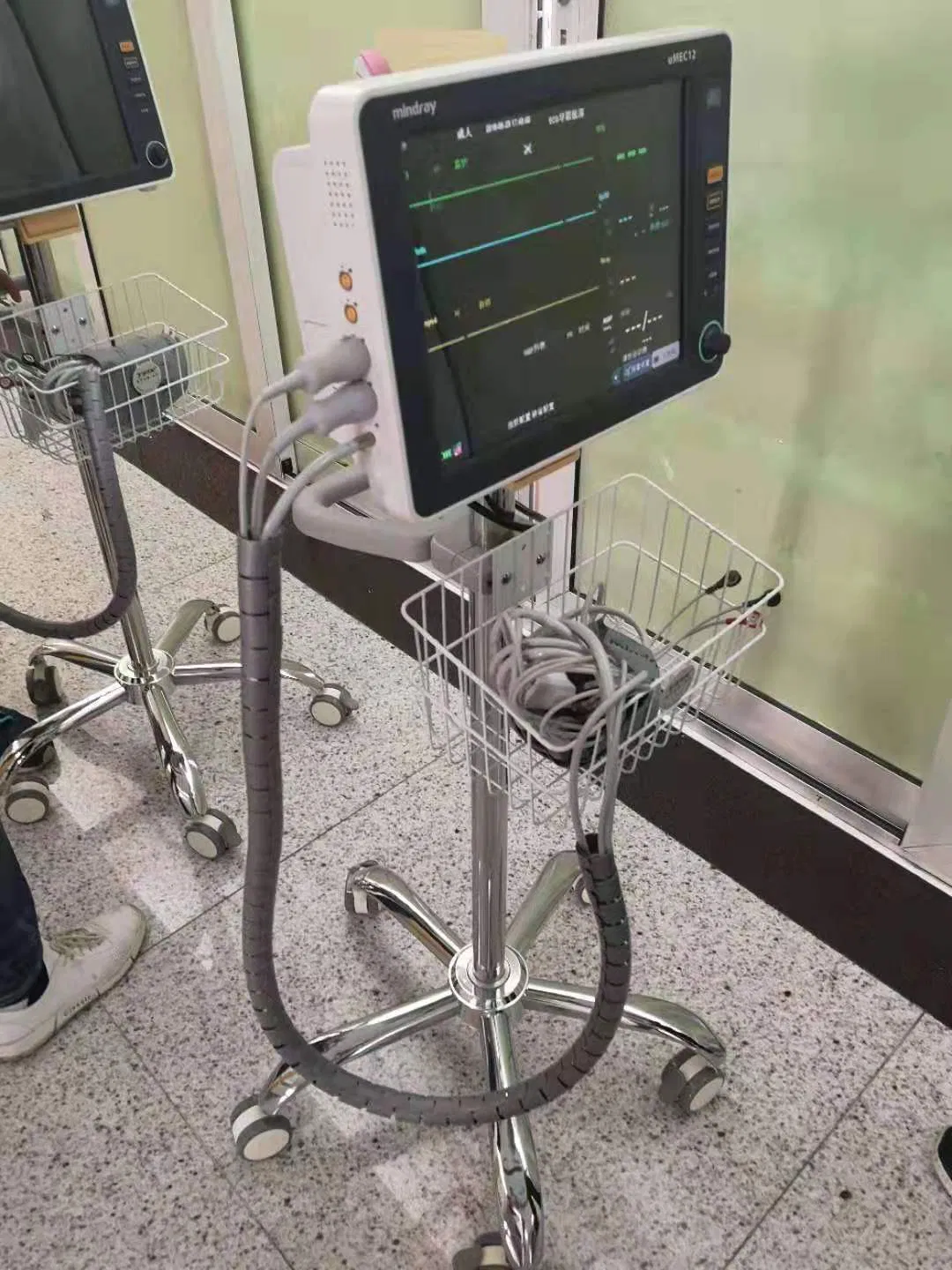 Directly Factory Custom Made Hospital Medical Roll Stands Carts for Medical Device