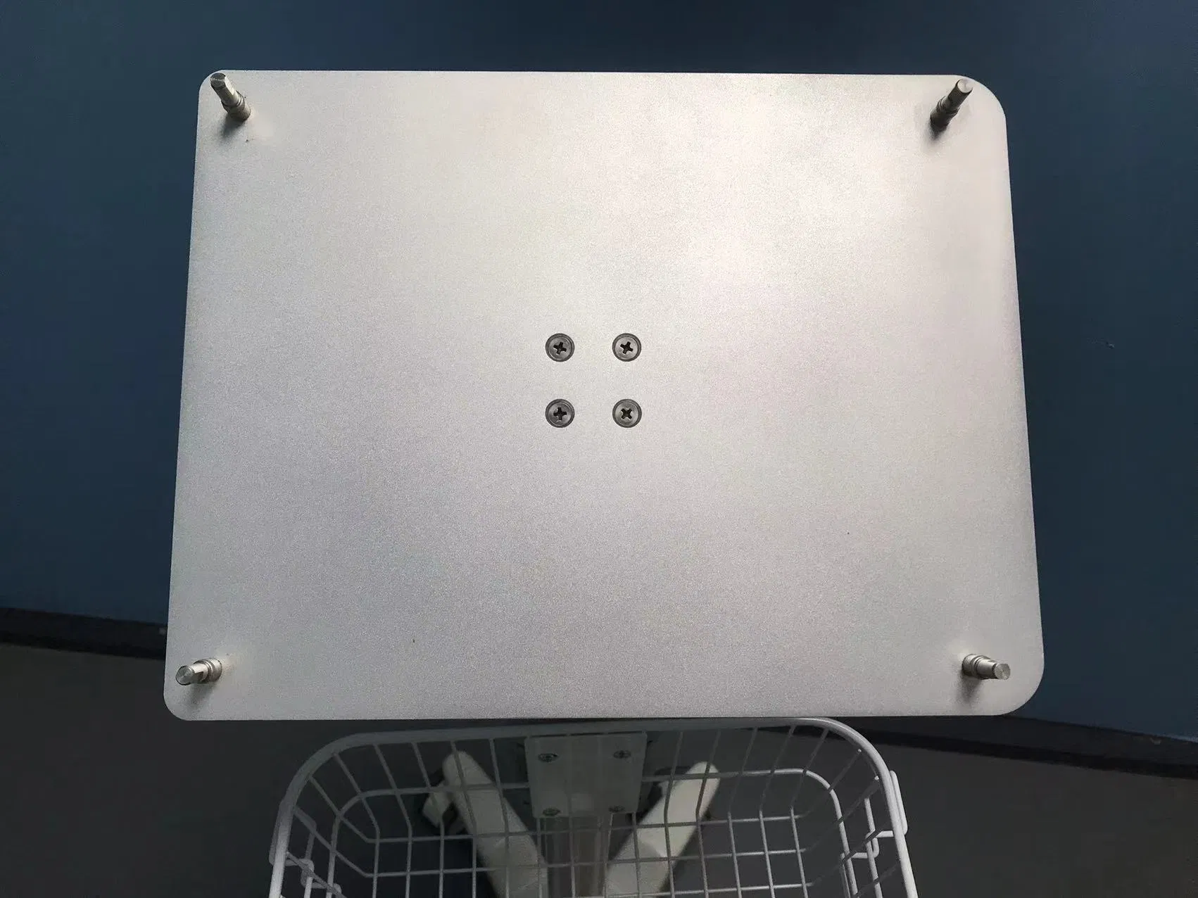 Medical Desktop Trolley/Cart with Basket to Customize