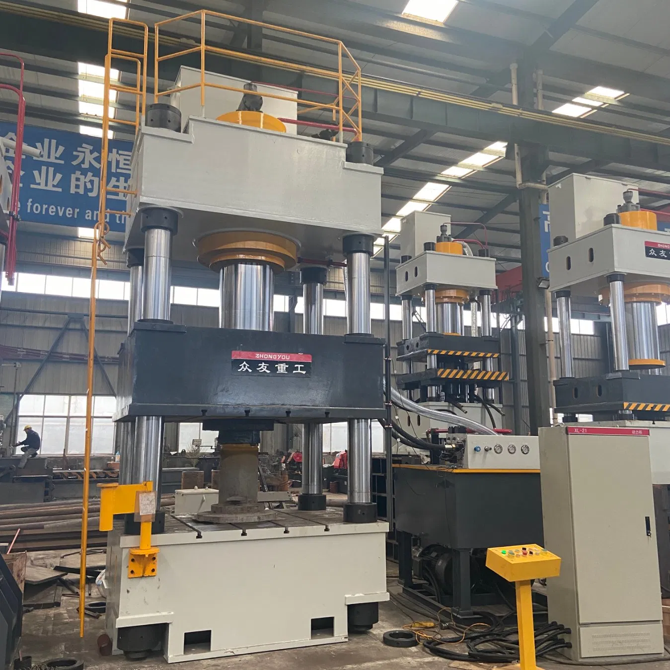 100t/200t/300ton/400ton/500ton/630ton آلة ضغط هيدروليكية بأربعة أعمدة لصفائح المعادن / ضغط وتشكيل الصفائح المعدنية مع شهادة CE و SGS و ISO