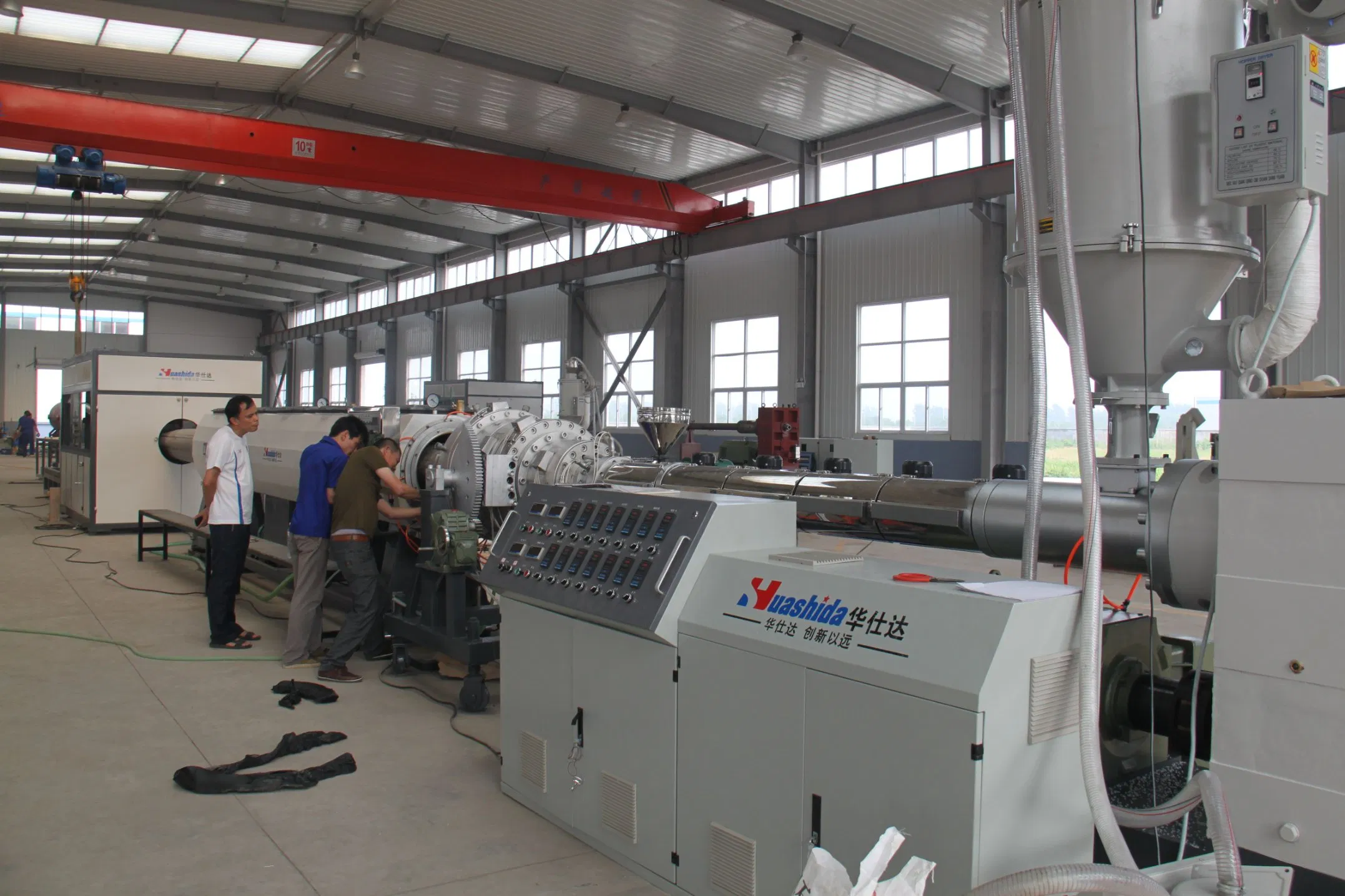 خط إنتاج أنابيب ضغط المياه/الغاز من مادة HDPE ذات النفايات المنخفضة، بطبقات فردية ومتعددة بالتغليف المشترك