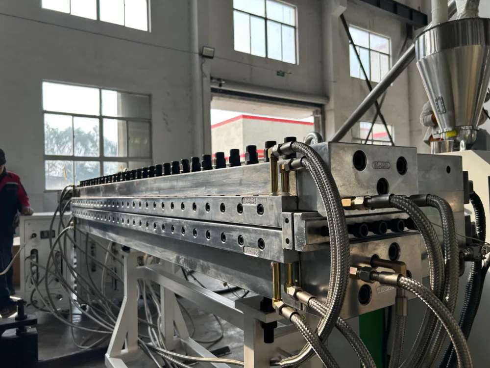قالب من الصلب عالي الدقة 2200mm لعرض 2050mm ألواح الرغوة PVC