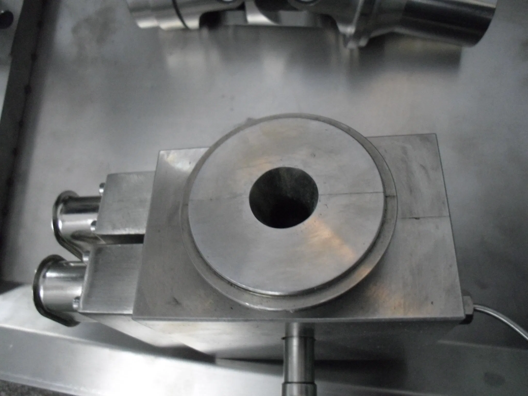 قوالب البثق لمنتجات الصفائح من extruders مزدوجة اللولب المخروطية المخبرية