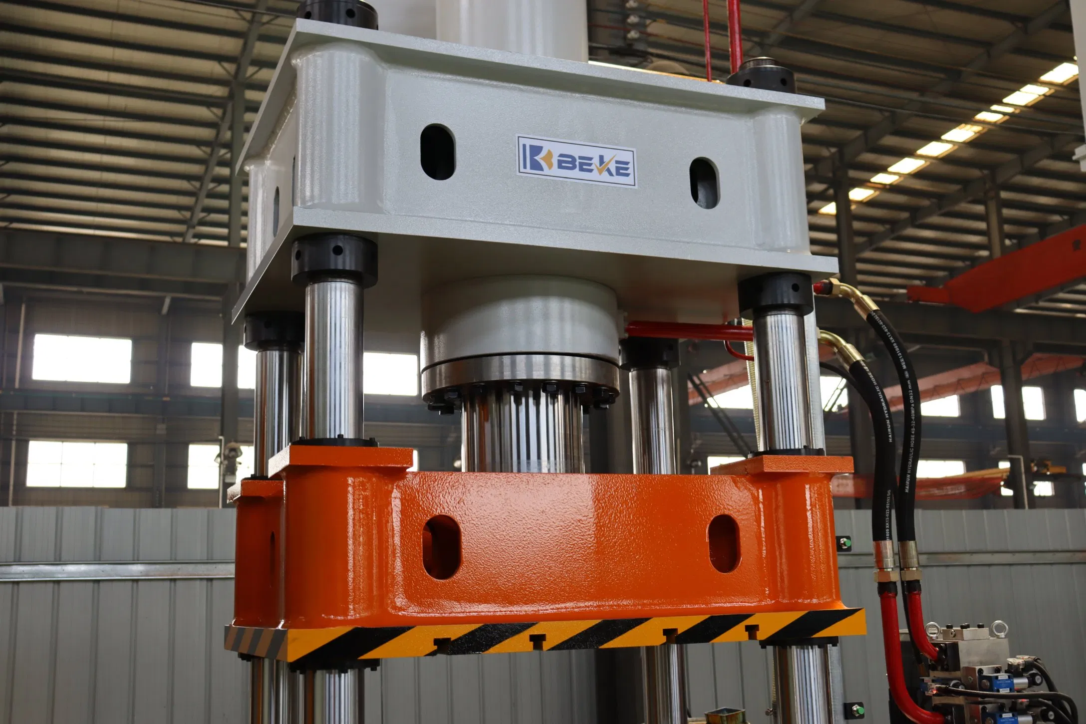 Y32-400t 4 عمود 3 آلات ضغط هيدروليكية لصنع المساحيق